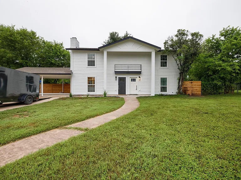 5001 Cottonwood Cir #B — Photo 1