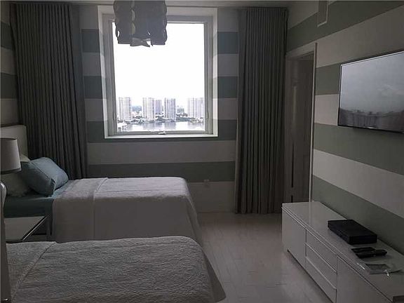 4th image of 17875 Collins Avenue #2306