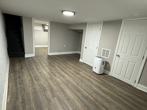 3rd image of 2423 W Jefferson St #1