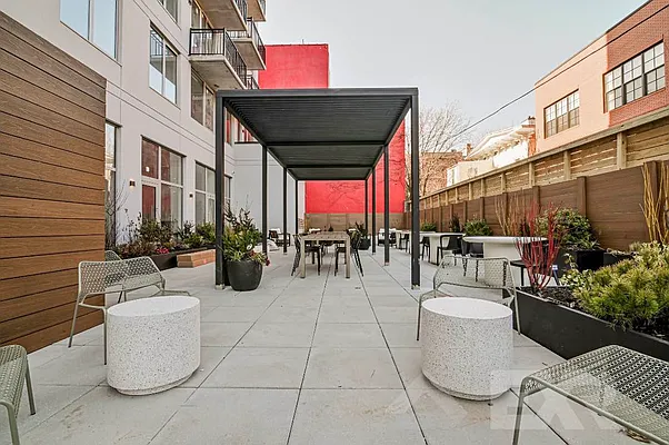 Rented by EXR | media 14