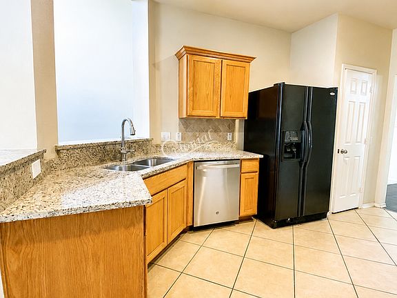 5th image of 147 Hiver St
