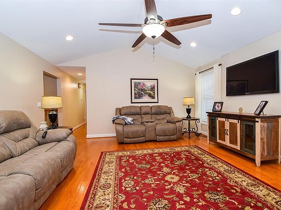 5th image of 353 Penguin Ln