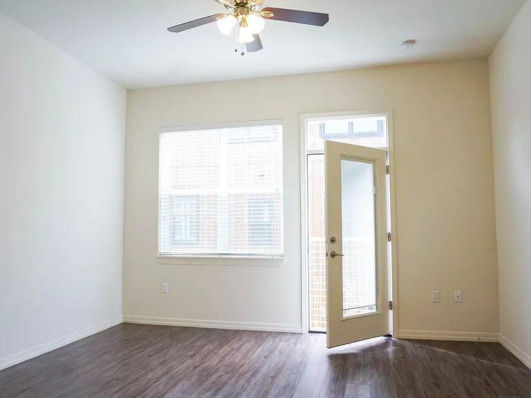Cathedral Flats — Photo 14