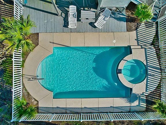 3rd image of 325 W Gorrie Dr