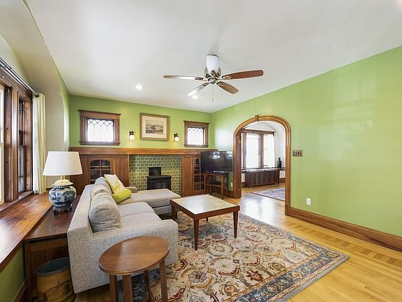 5th image of 10 Moulton Ave