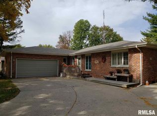 465 Parkway Dr, Sherman, IL 62684