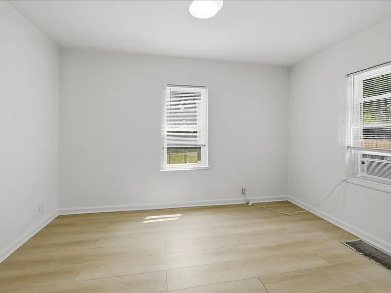 1509 - 1511 N Chester Avenue — Photo 6