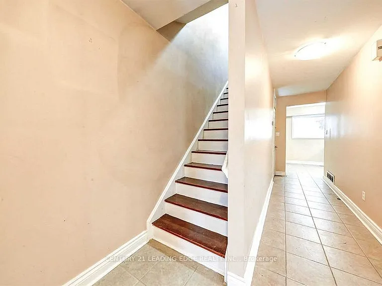 45 Burkwood Cres — Photo 4
