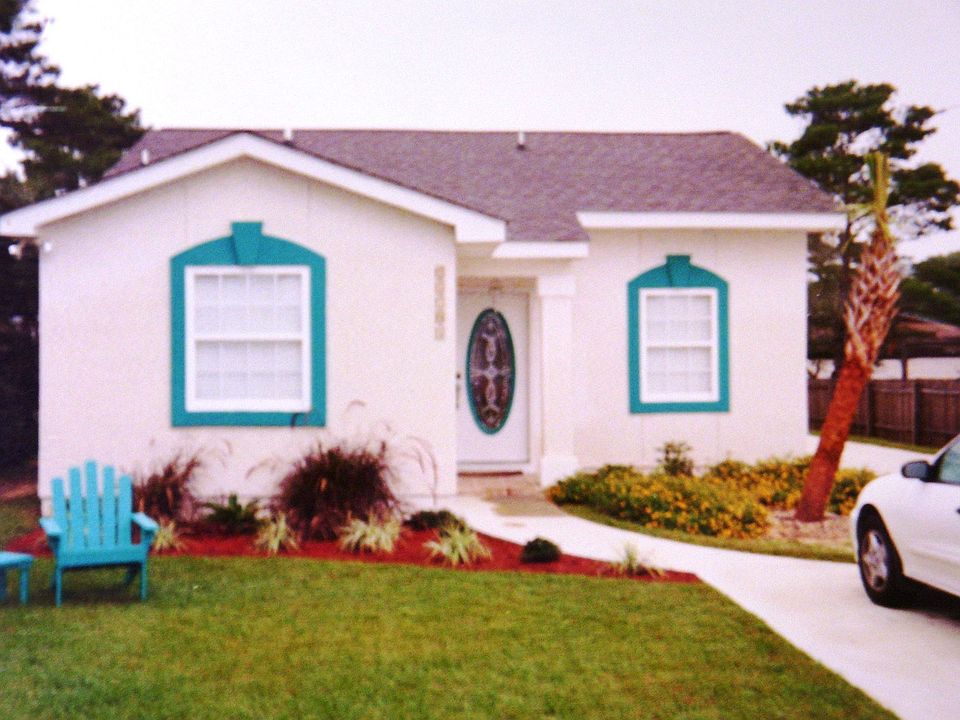 Four Blocks To The Beach!