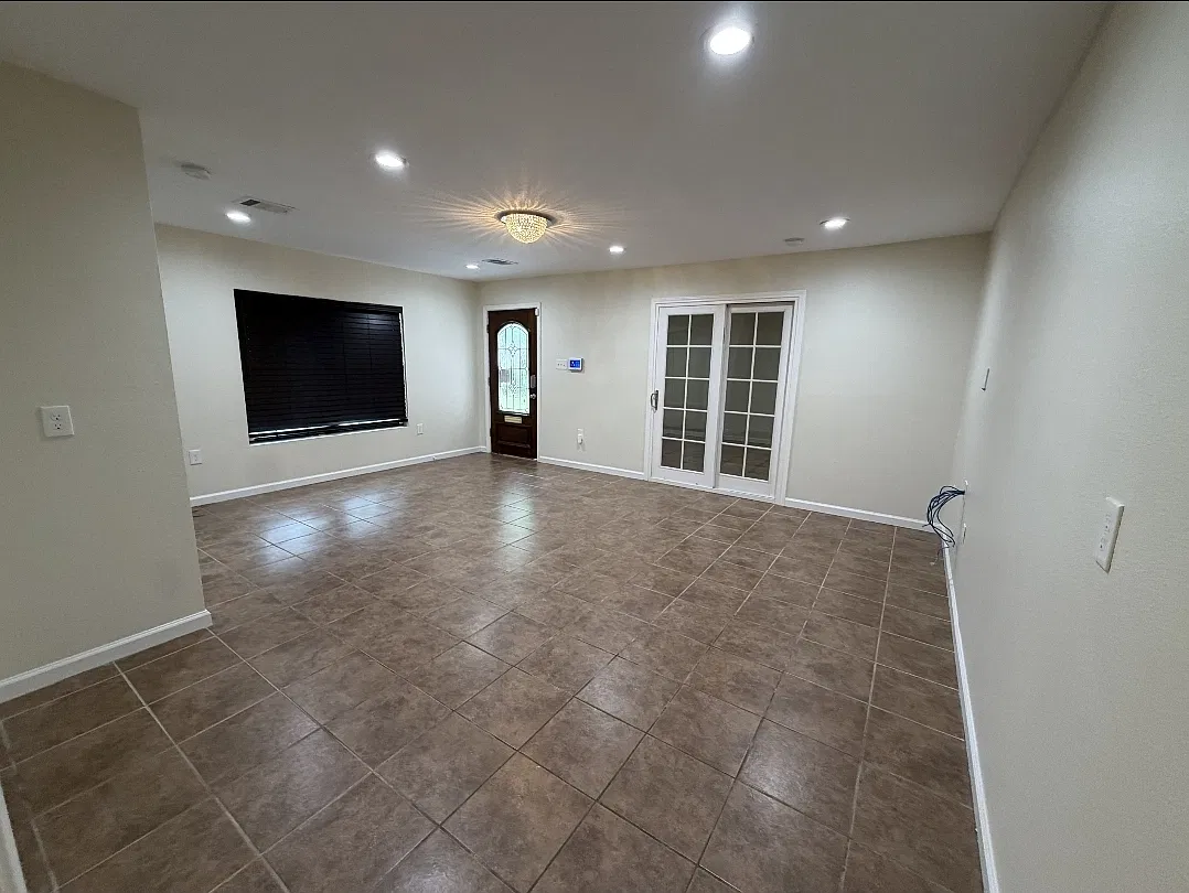 3 bed, 1360 sqft, $1,800 — Photo 3