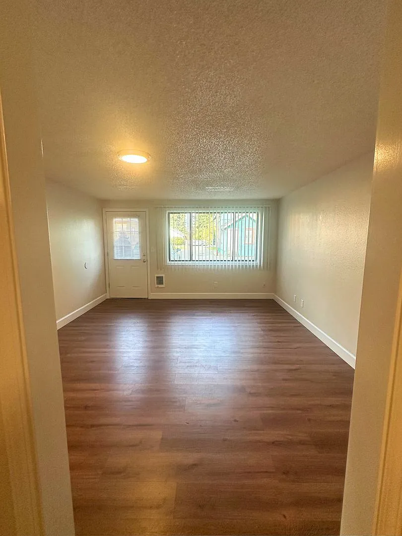 542-Catron Court — Photo 3