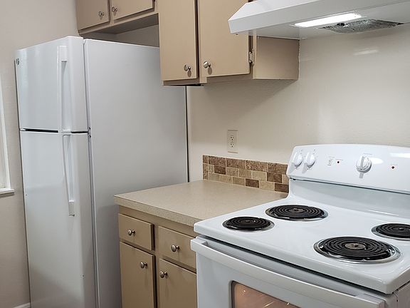2nd image of 704 NE Kane Dr #107