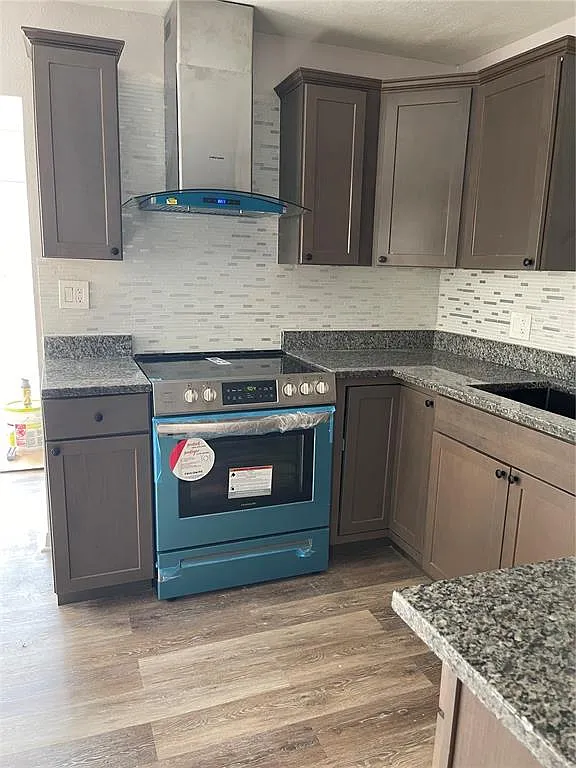 3 bed, 1.0 bath, 1054 sqft, $1,850 — Photo 3