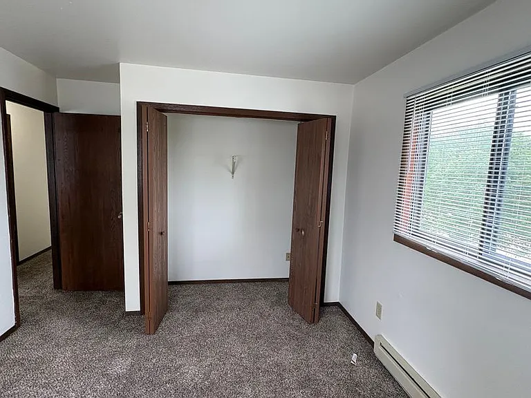 Fox Point Square Apartments - 945 — Photo 6
