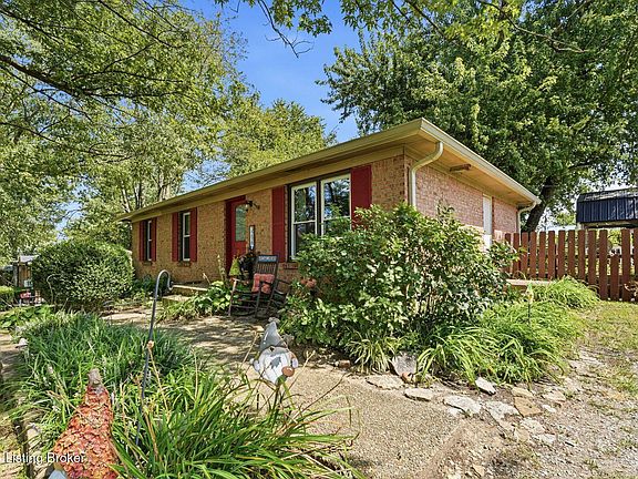 3rd image of 3296 Lake Jericho Rd