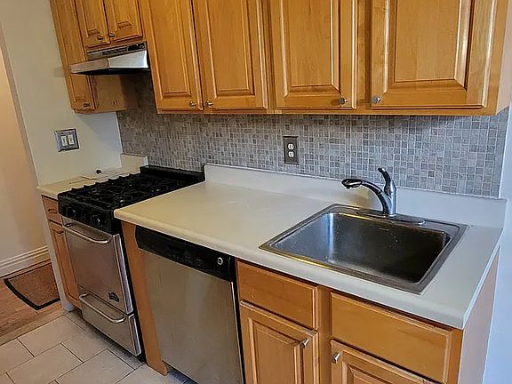 3rd image of 30-15 Hobart St #4F4