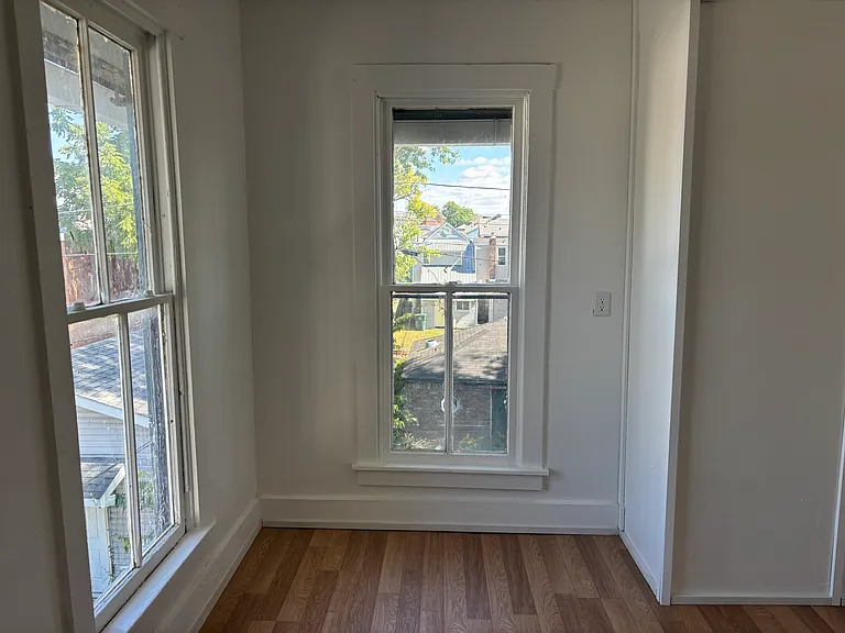 213 N 6th St #1/2 — Photo 16