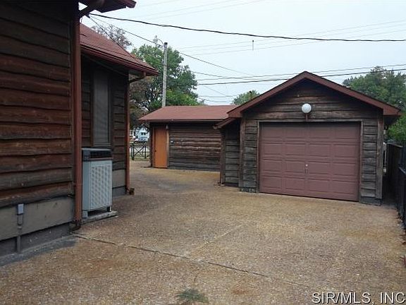 3rd image of 901 E Ferguson Ave