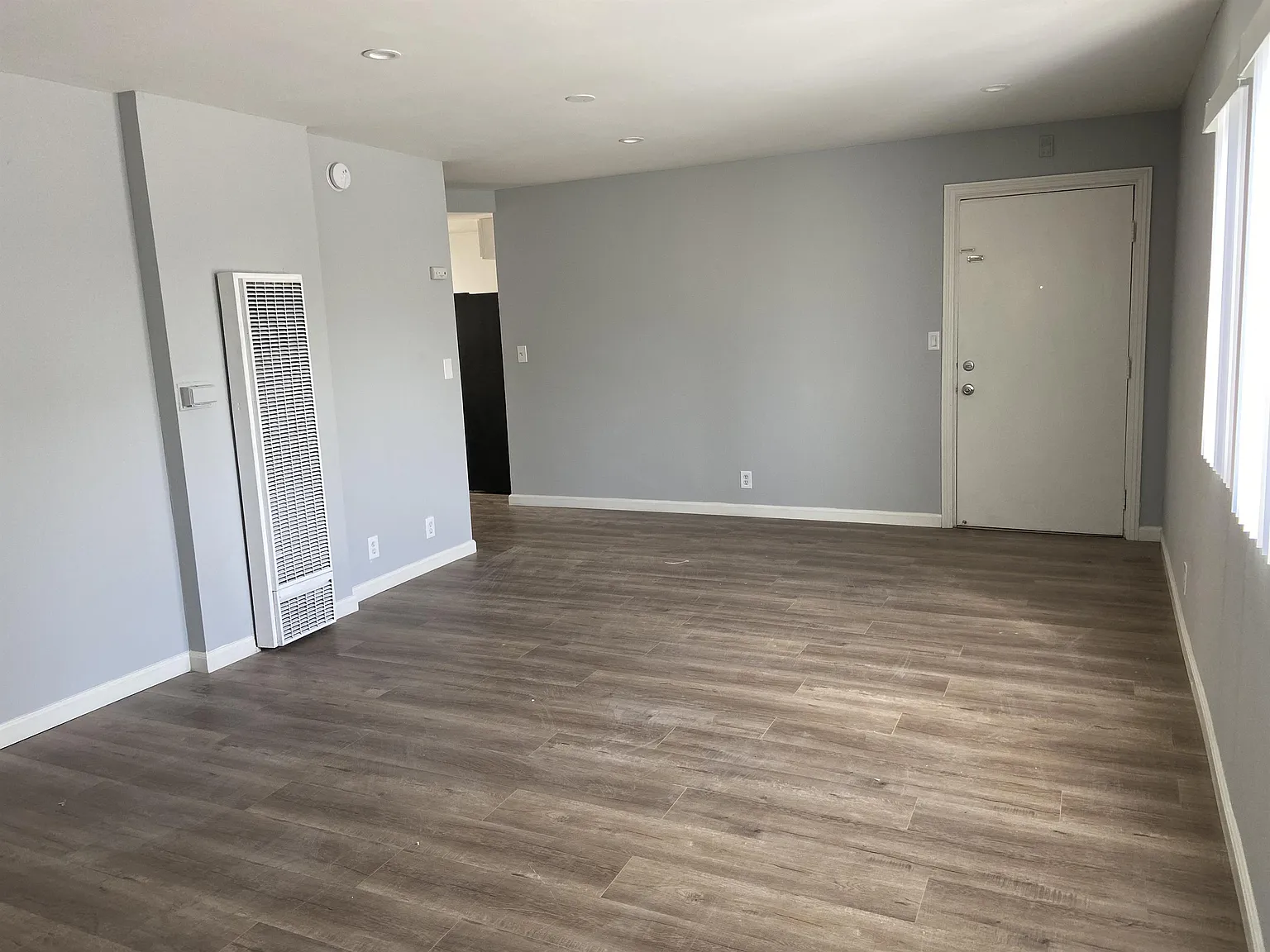 1809 S Manhattan Pl — Photo 3