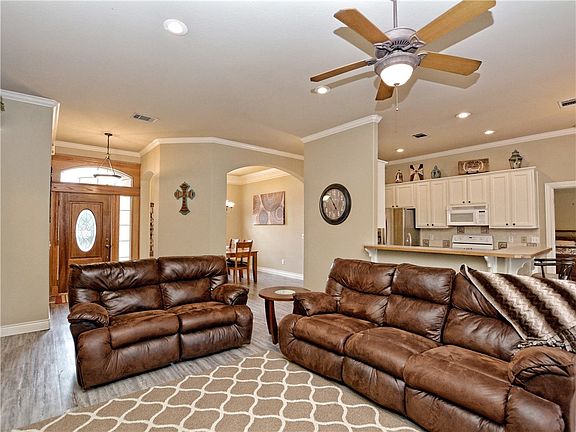 3rd image of 230 Whispering Valley Dr