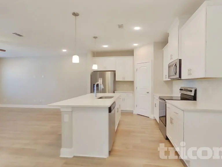 1331 Carriage Park Dr — Photo 4