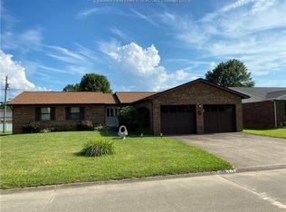 307 Sunset Dr, Hurricane, WV 25526