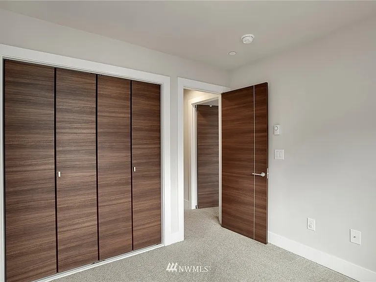 520 Fremont Walk SE — Photo 18