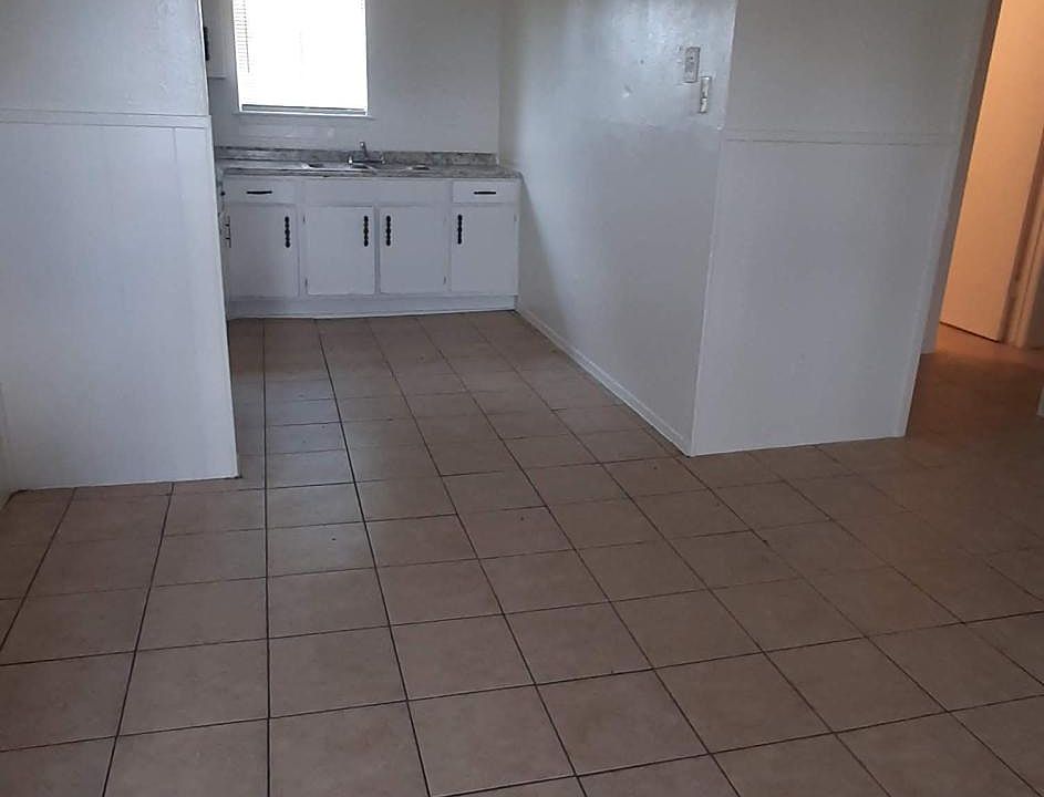 living room/ kitchen