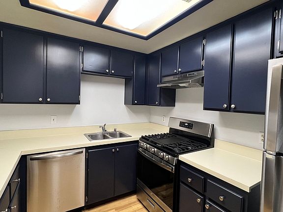 4th image of 1090 Newport Ave APT 203