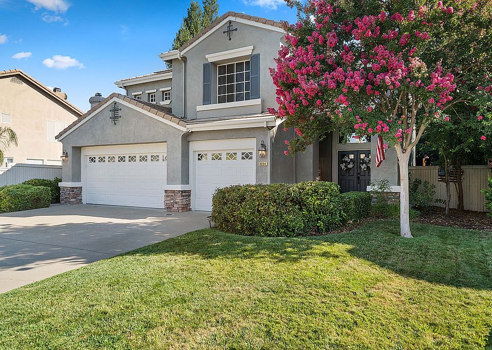 1st image of 3231 Camelot Dr
