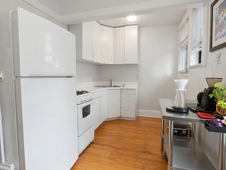 1218 W Victoria St #1 — Photo 2