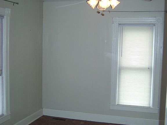 5th image of 456 E Brockway Ave