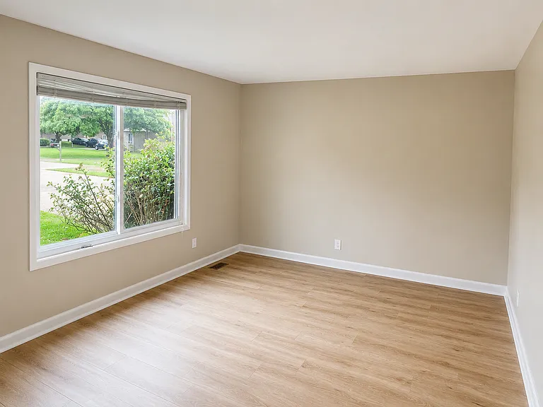 110 Doral Ct — Photo 10