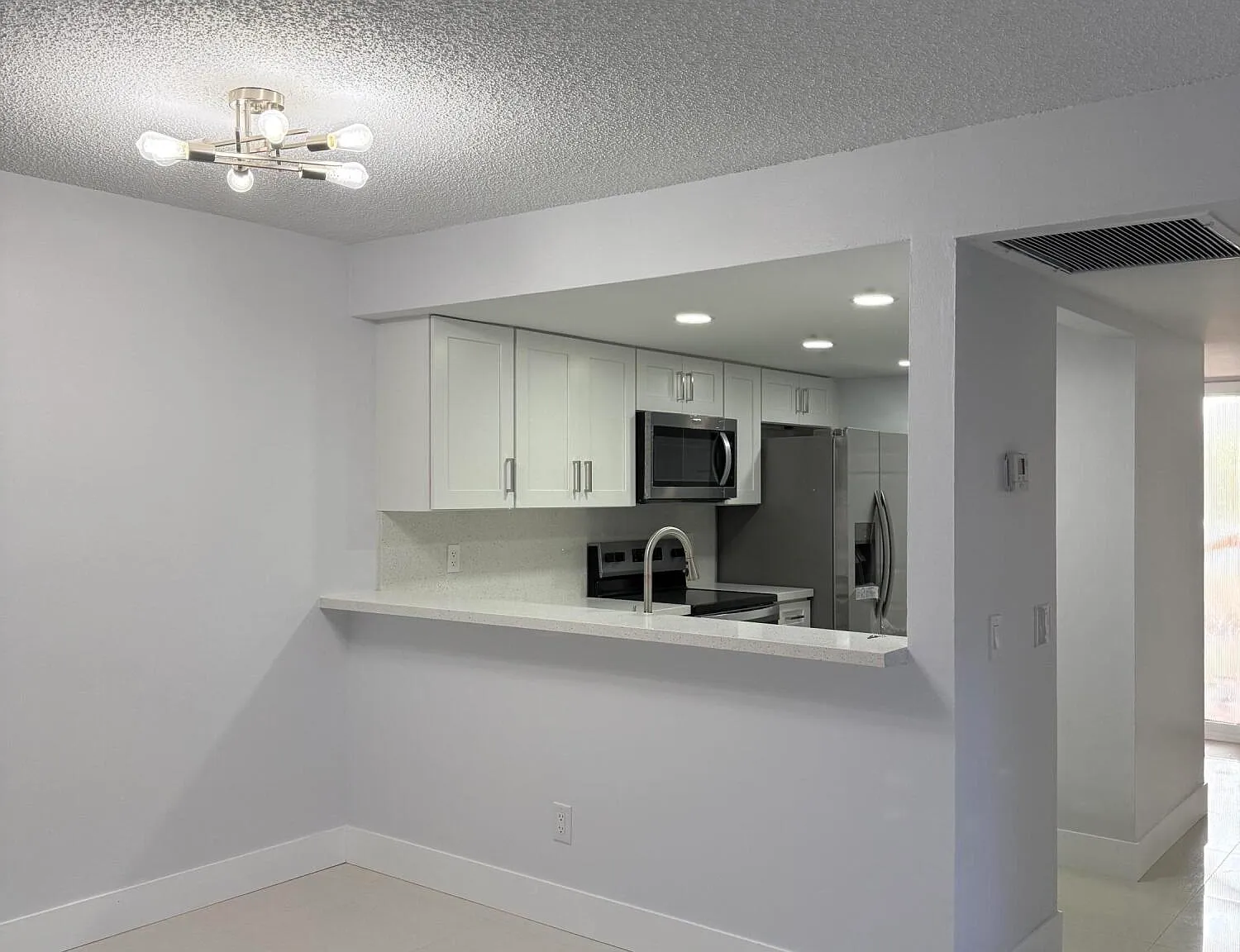 3 bed, 2.0 bath, 1323 sqft, $3,000 — Photo 2