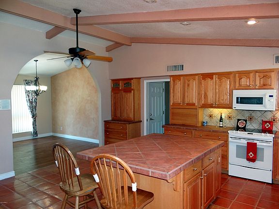 5th image of 218 E Waltann Ln