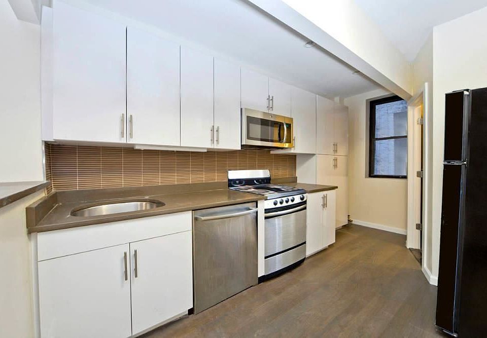 2nd image of 106 Greenwich St APT 15