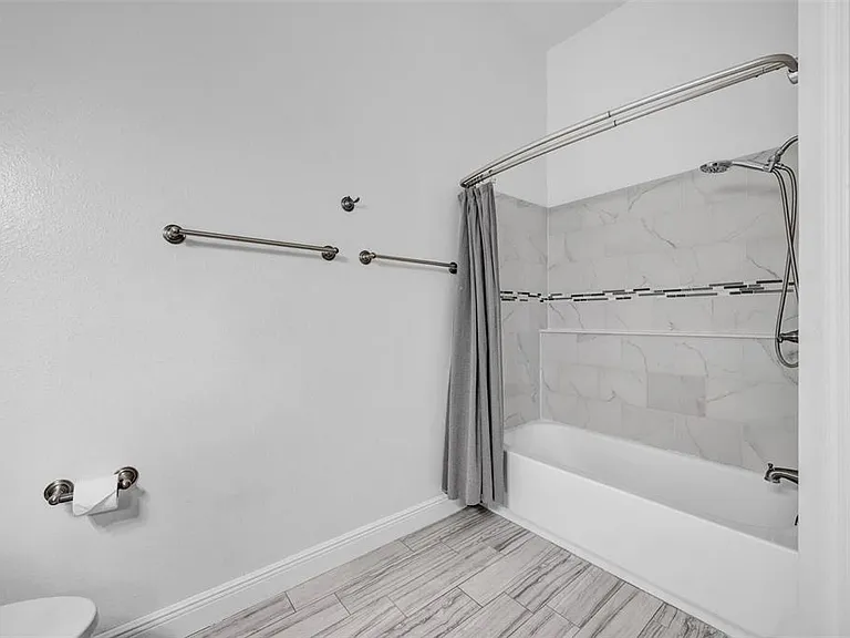 6127 Bayside Key Dr — Photo 30