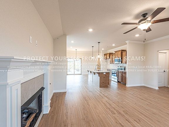 3rd image of 142 N Broyles Ave