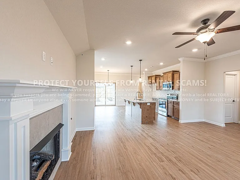 142 N Broyles Ave — Photo 3