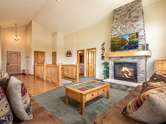 3rd image of 102 SADDLE HORN Court