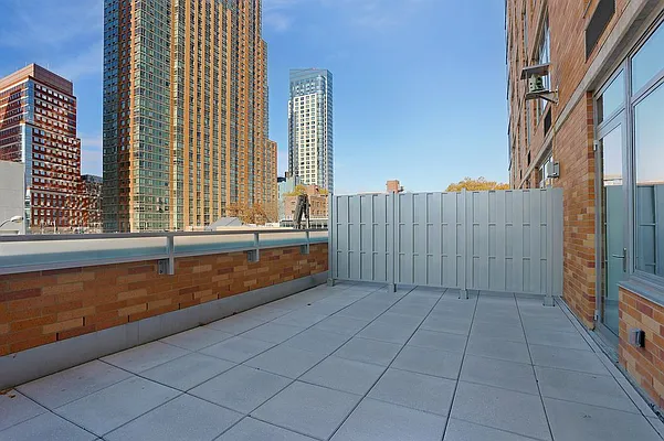 Rented by Red Apple Group | media 45