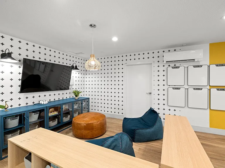 Lake Crest Apartments — Photo 17