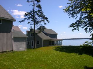 102 Maquoit Dr, Freeport, ME 04032