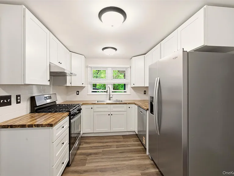 40 Scudder Ave — Photo 11