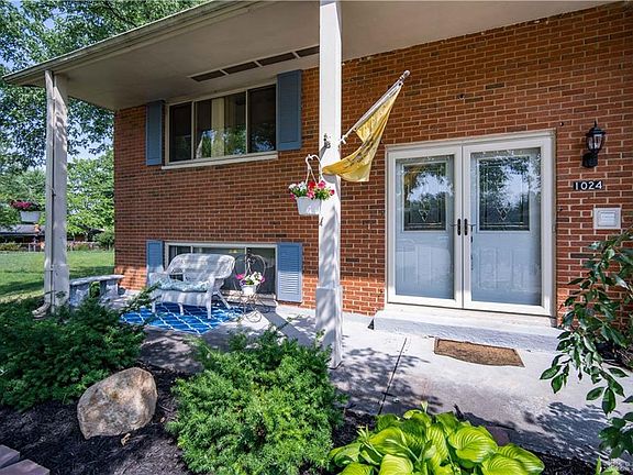 2nd image of 1024 Deer Creek Cir