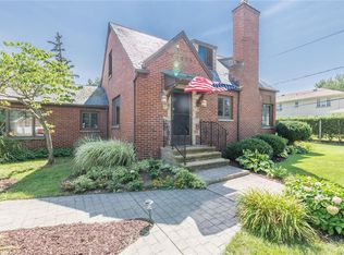 35 Saratoga Rd, Amherst, NY 14226