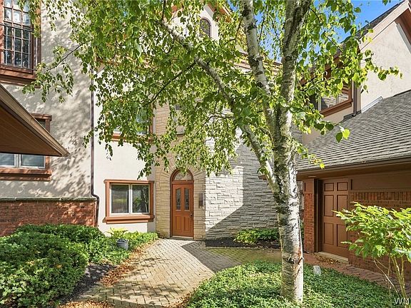 2nd image of 190 Castlebrook Ln