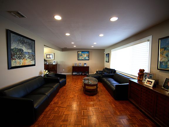4th image of 10 Delta Dr