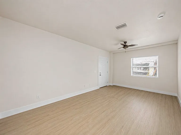 409 8th St N #1 — Photo 4