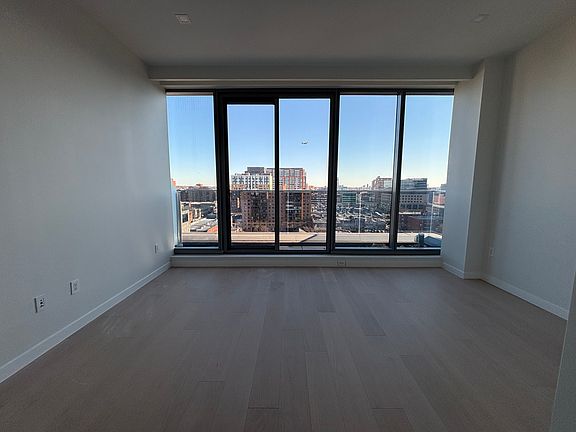 2nd image of 3532 Leavitt St #13